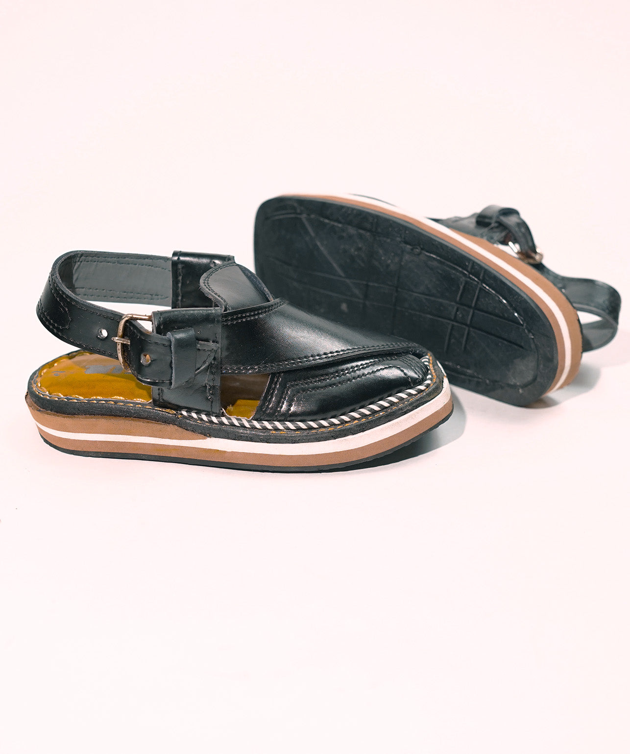 Kaptan Chappal Black