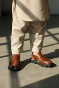Kaptan Chappal Brown - Standing